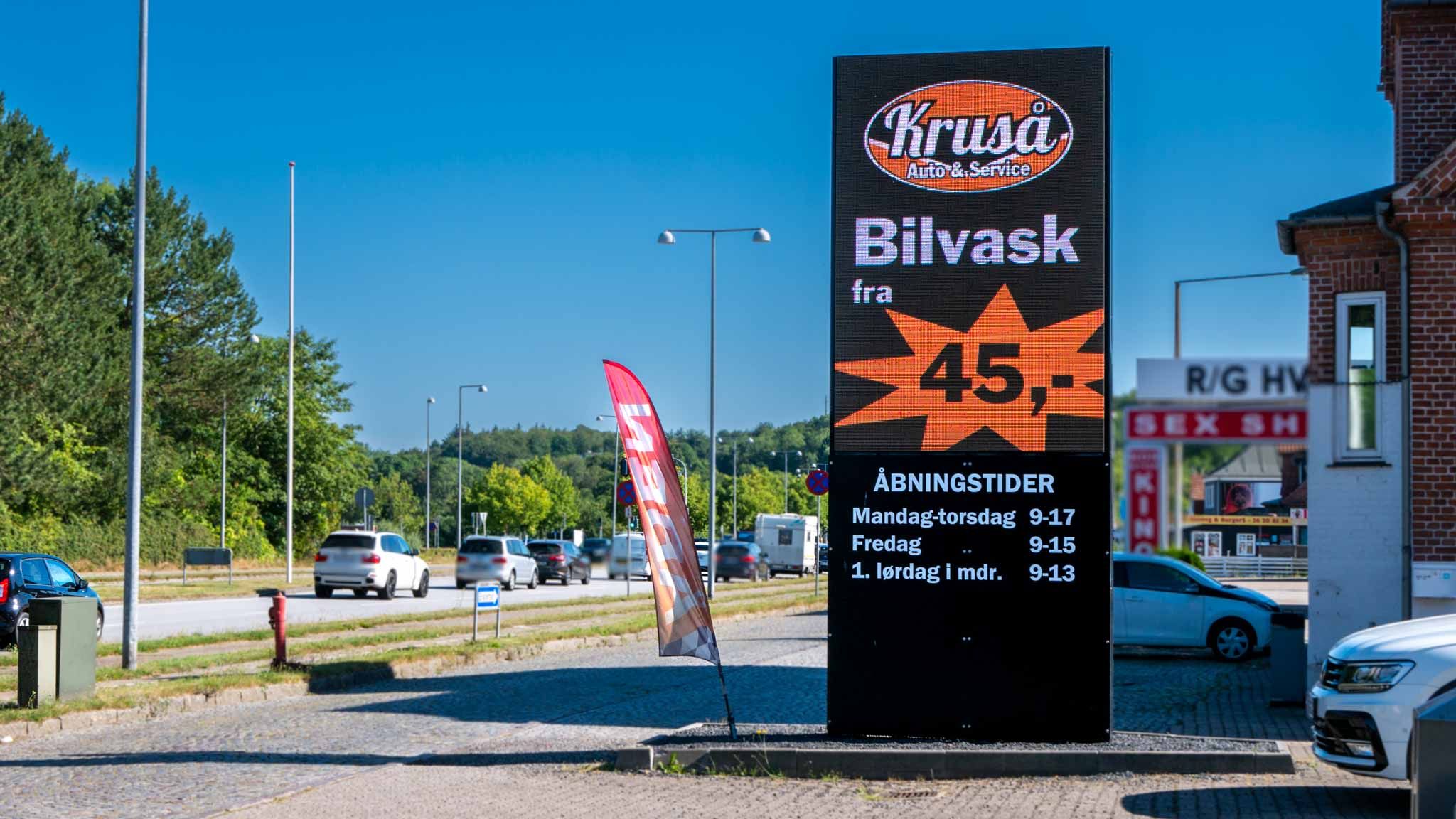 Krusa_Servicecenter_Reklameskaerm_Flensborgvej_Graensen_storskaerm_reklame_annonce_kob_0a279c2b5c.jpg